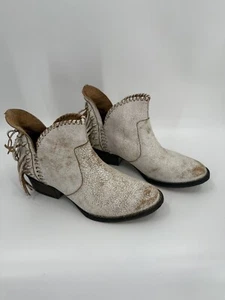 Circle G Women’s White Tan Fringe Booties Ankle Boots Size 8 Excellent UC - Picture 1 of 12