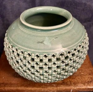 "Frasco de hojas de té Celadon coreano finamente reticulado grúas esmalte glaseado hielo 7""x8""" - Imagen 1 de 11