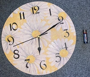 Gänseblümchen & gelbe Themen runde Holz Wanduhr Quarzwerk +1 AA Batterie - Bild 1 von 24