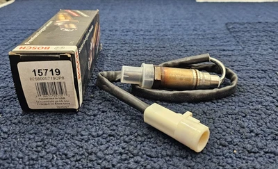 Sensor de oxígeno Bosch 15719 para Ford E-350 Econoline Club Wagon 1994-1996 Foto 1 de 4