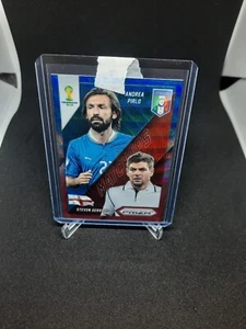2014 Panini World Cup Andrea Pirlo & Steven Gerrard Matchups Red Blue Wave #8 - Bild 1 von 2