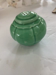 Vintage Green Homer Laughlin Riviera Shaker w/ original cork Excellent Condition - Picture 1 of 4