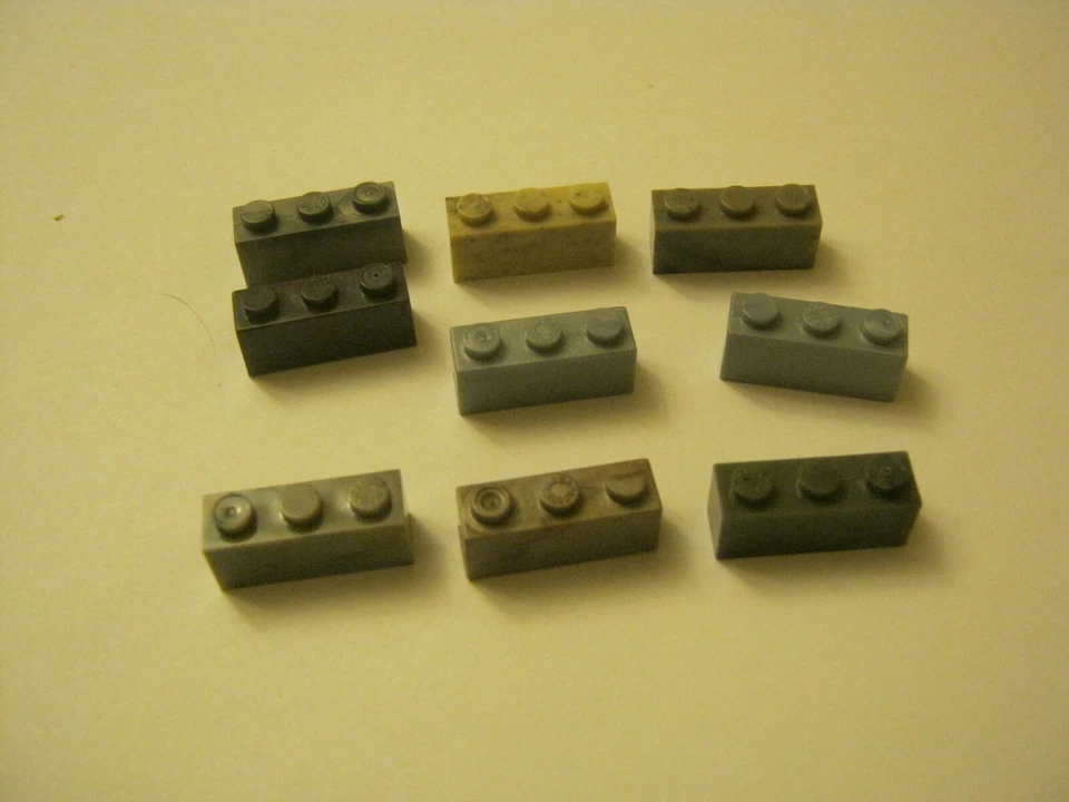 Mega Bloks Halo Lot Of 9 Assorted Colors 1x3 Bricks (021-8) - Image 1 of 1
