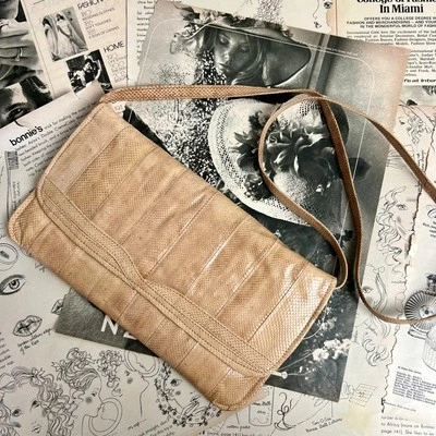 Vintage años 70 W.A. Bolso Bandolera Convertible Thompson Beige Imitación Piel de Serpiente Foto 1 de 4