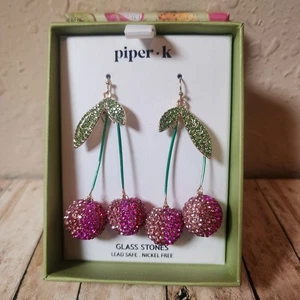 Pendientes colgantes Piper K cerezas cristal pavé nuevos en caja de regalo nuevos en caja de regalo nuevos en caja - Imagen 1 de 3