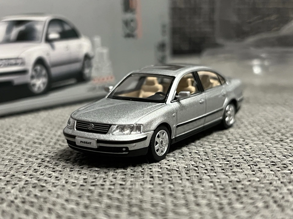 Xcartoys VW Passat B5 (Typ 3B) 1:64 Volkswagen Modellauto OVP Ähnl Kyosho - Bild 1 von 4