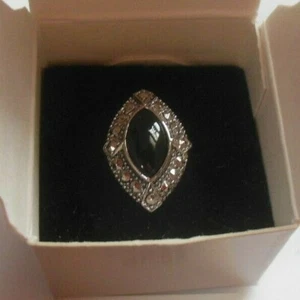 Vintage AVON Genuine Onyx Ring Size 6 NIB - Picture 1 of 3