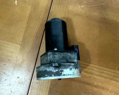 2011-2019 Infiniti QX56 QX80 Left Engine Variable Valve Timing Solenoid OEM - Image 1 of 4