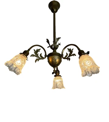 Lámpara colgante de 3 luces de latón Art Nouveau de los años 1910-20 Foto 1 de 4