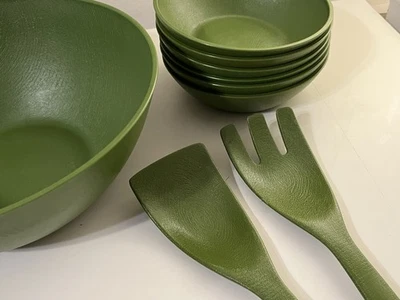Juego de ensaladeras de melamina MCM - Cuencos vintage verde oliva con utensilios para servir Foto 1 de 4