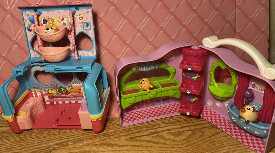 CHUBBY PUPPIES Vacation Camper And Puppy In My Pocket  Nursery Pet Play-set - Image 1 of 4