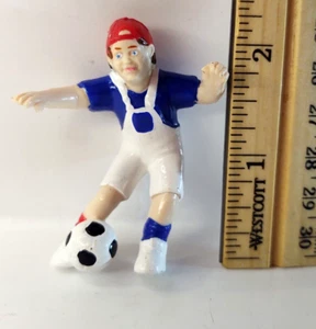 Eva Fußball Spieler Figur aus Monkey Trouble 1994 U-Bahn Kinder Mahlzeit Spielzeug - Bild 1 von 7