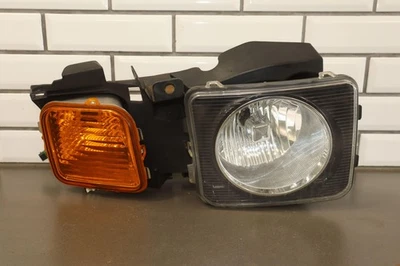 06-10 Hummer H3 Passenger Right RH Headlight with Turn Signal OEM - Image 1 of 4