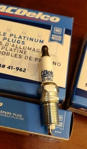 Double Platinum Spark Plugs 19299585 4# 41-962 GM OE ACDelco New 1 Pack - Picture 1 of 3