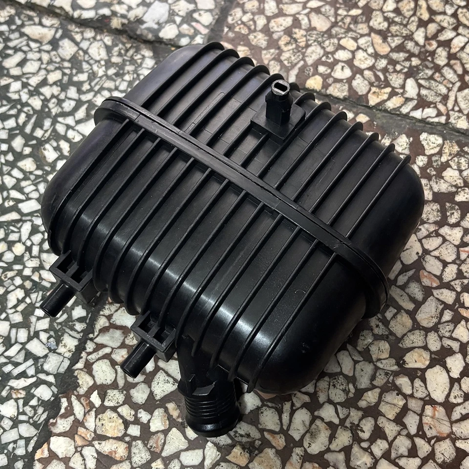 Silenciador amortiguador de pulsaciones intercooler para Audi A4 A5 A6 Q5 2.0T 8K0129955A Foto 1 de 4