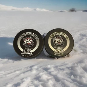 MOTOR CITY MECHANICS HOCKEY OFFICIAL GAME PUCKS U.H.L. DETROIT RED WING - Picture 1 of 2