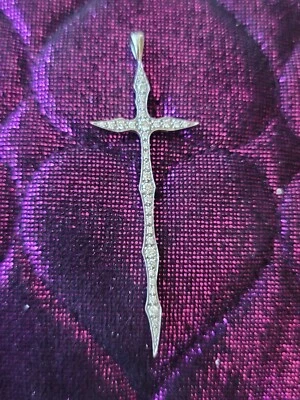 COLGANTE CRUZ DIAMANTE STEPHEN WEBSTER 18K Foto 1 de 4