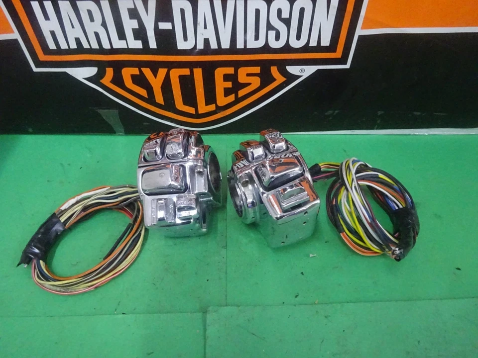 HARLEY DAVIDSON BAGGER'S USED CHROME LEFT & RIGHT H/B/SWITCH Housing W/WIRES - Image 1 of 4