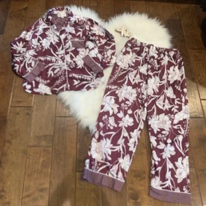 Miss Elaine Elegant 2 Piece Silky Pajama Set Size Petite Small Floral Burgundy - Picture 1 of 8