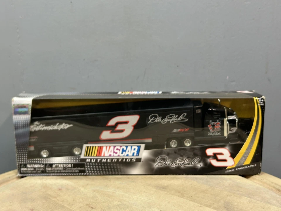 Camión transportador Dale Earnhardt #3 NASCAR Authentics The Intimidator Foto 1 de 4