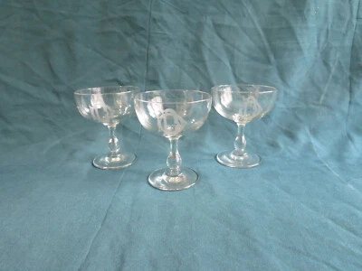 3 anciennes coupes à champagne avec initiales - Photo 1/4
