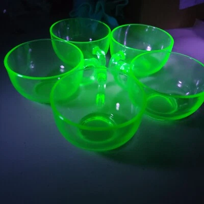 Vaso de vidrio de uranio vintage de la era de la depresión. Prod. Juego de 5 tazas de té o ponche estilo Foto 1 de 4