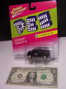 Johnny Lightning Black Pez Candy '04 Hummer H2 SUV - 2004 - Bild 1 von 1