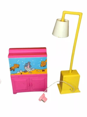 Barbie Meritus Ilumina Casa Muebles Pecera Y Lámpara 1990 De Colección Foto 1 de 4