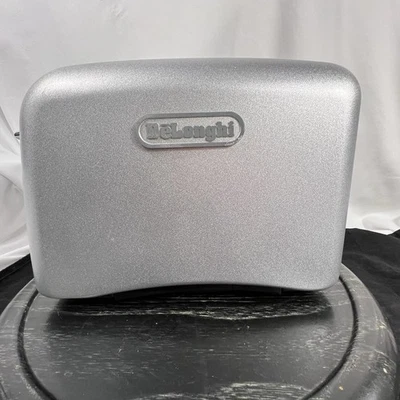 DeLonghi Retro 2 Slice Wide Slot Toaster Bagel Defrost RT200 - Image 1 of 4