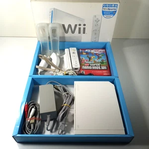 Nintendo Wii Console Bundle Tested  Games 2 Wiimotes  Nunchucks Skins Box - Picture 1 of 13