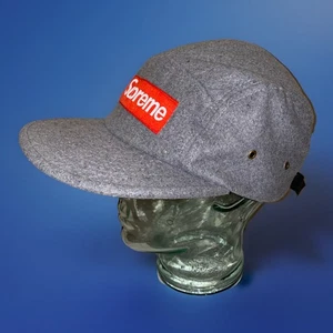 Sombrero gris patinador/campamento Supreme de lana de 5 paneles, correa con hebilla ajustable, excelente - Imagen 1 de 8