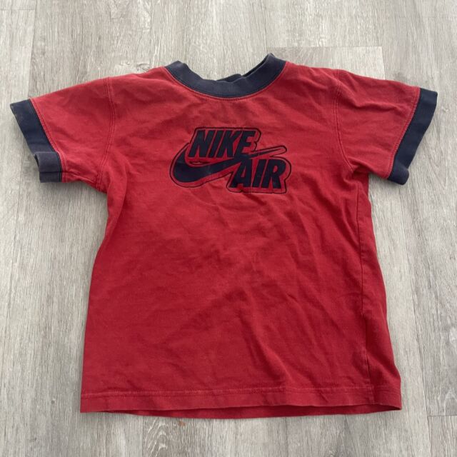 Nike Camiseta com estampa esportiva para meninos, Preto, 3T