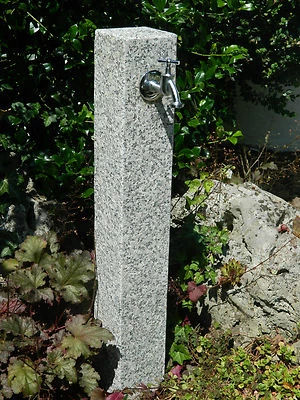 Wasserzapfsäule aus geflammten Granit, Wasserzapfstelle, Außenwasserhahn - Bild 1 von 4