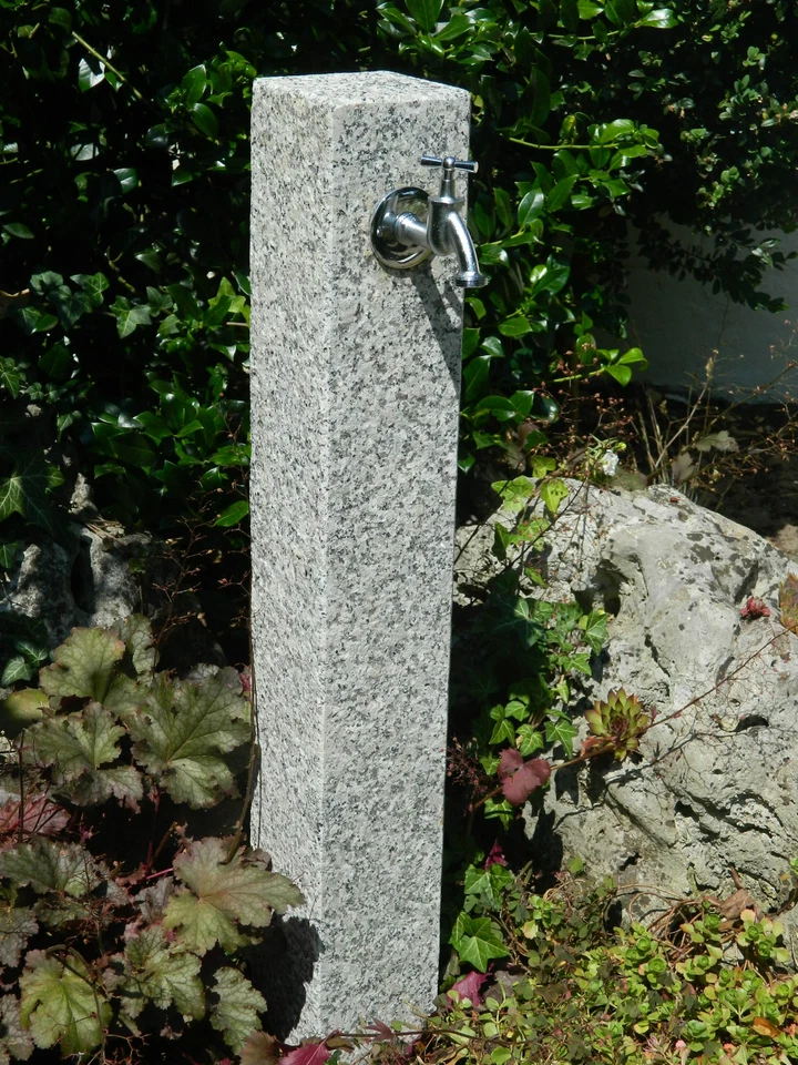 Wasserzapfsäule aus geflammten Granit, Wasserzapfstelle, Außenwasserhahn - Bild 1 von 4