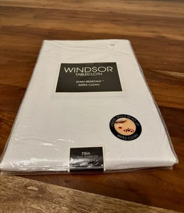 NUEVO CON ETIQUETAS Mantel Windsor From Bed Bath Beyond 70” Redondo Blanco Resistente a las Manchas NUEVO - Imagen 1 de 7