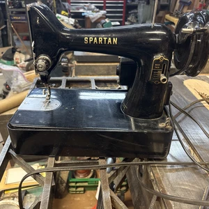 Máquina de coser espartana vintage 193K piezas o reparación motor Inglaterra funciona mal cinturón - Imagen 1 de 9