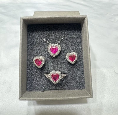 Juego de plata de ley con rubí rojo/zafiro blanco creado en laboratorio Foto 1 de 4