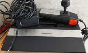 Sistema de videojuegos Atari 2600 VCS (completo) working cond Classic 8 bits multi - Imagen 1 de 4