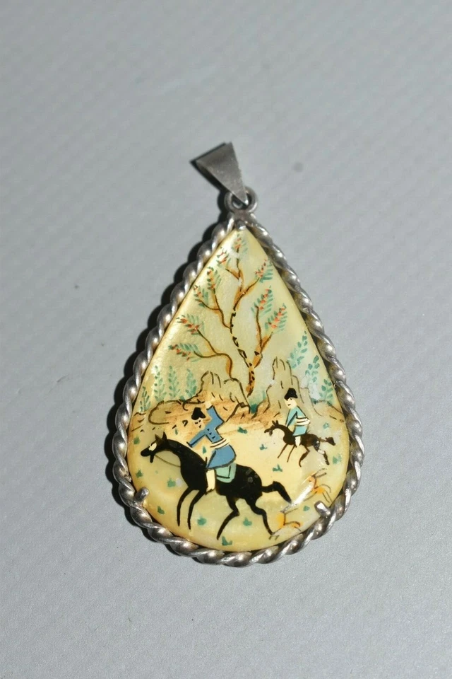 Alter Anhänger Perlmutt Muschel malerei Reiter Handbemalt Zweiseitig Fach #AA4 - Bild 1 von 2