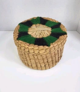 Vtg Woven Lidded Basket Trinket Craft Box Boho Decor Green Black Star Yarn Top - Picture 1 of 11