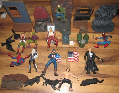 Marvel Diamond Select figure lot of 8 with accessories Wolverine Green Goblin - Image 1 of 4