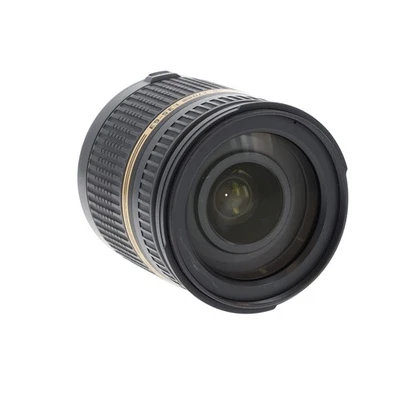 Lente macro APS-C Tamron 18-270 mm f/3,5-6,3 (8 pines) Di II VC para montura F Nikon Foto 1 de 4