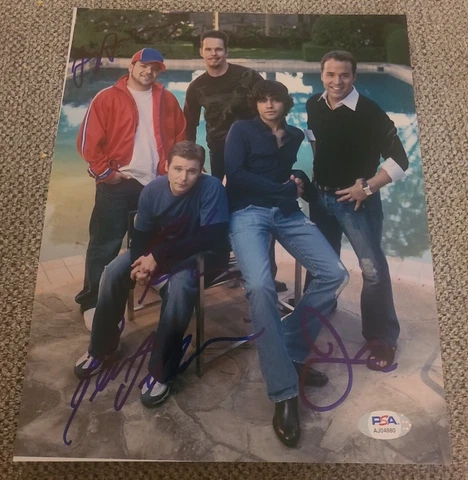 ENTOURAGE COMPLETE CAST SIGNED 8X10 PHOTO  PSA/DNA LOA AUTHENTIC #AJ04880 Cover
