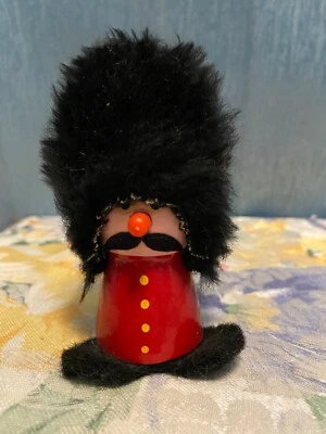 VINTAGE WOODEN ENGLISH GUARD - 2 1/2" Unmarked Troll - Изображение 1 из 2
