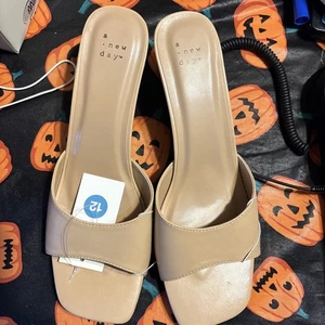 Tacchi donna Adq82 Lindie nuovi un nuovo giorno taglia 12 nuovi con scatola - Foto 1 di 2