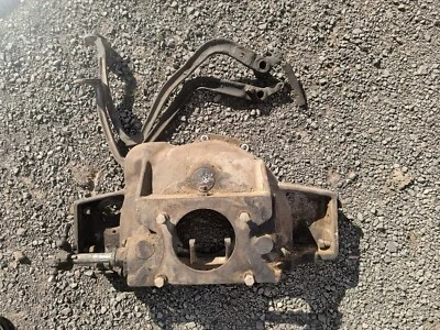 Carcasa de campana de camión Dodge para Flathead Six, 579298 con embrague y brazo de pedal de freno Foto 1 de 4