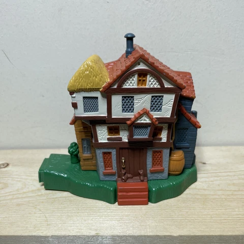 Mattel 2001 Harry Potter Weasley House Burrow Polly Pocket Play Set - NO FIGURES Cover