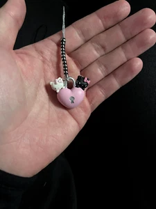 Sanrio Hello Kitty Anniversario Blocco Cuore Angelo Diavolo Mini Charm - Foto 1 di 2