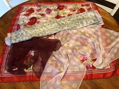 LOTE de 4 BUFANDAS DE SEDA VINTAGE DE DISEÑADOR SALLY GEE y Silken Berkshire años 60 Foto 1 de 4