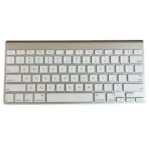 Teclado inalámbrico Apple Magic Keyboard A1314 plateado probado bueno - Imagen 1 de 8